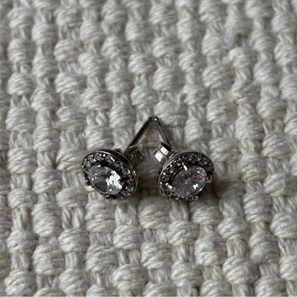 Halo earrings with Swarovski crystal